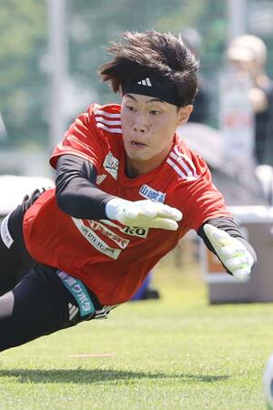 アルビレックス新潟Ｕ－１８のＧＫ松浦大翔（新潟市中央区出身）。トップチームへの新加入が内定した＝５月２６日　聖籠町の専用練習場