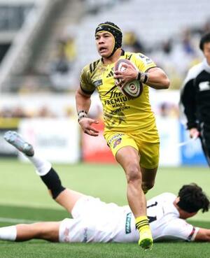 東京SG―トヨタ 前半、トライを決める東京SG・コルビ=味スタ