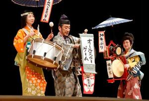 第72回「全日本チンドンコンクール」で初優勝した「ちんどん通信社 囃子家」=5日午後、富山市