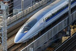 山陽新幹線の「500系」車両=2025年3月、福岡市
