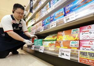 スーパーの店頭に並ぶアイラップ=新潟市中央区幸西1の原信南万代店