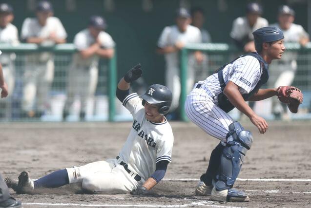 北越－長岡　６回長岡１死二、三塁、籾山大知の犠飛で３走佐藤健太が生還し、１－４＝９月１６日、新発田市五十公野公園野球場