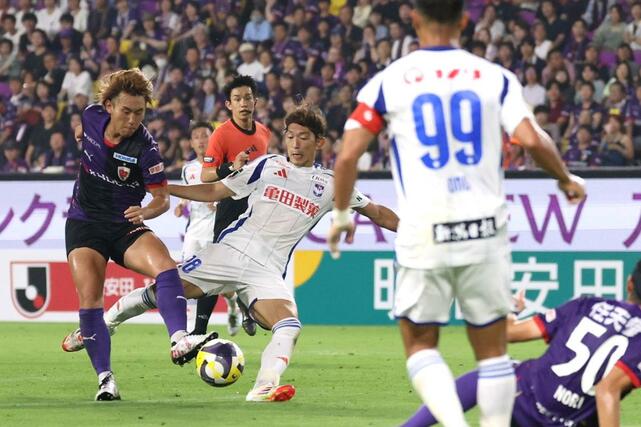 京都－新潟　後半、ゴールに迫るＦＷ太田修介＝サンガＳ