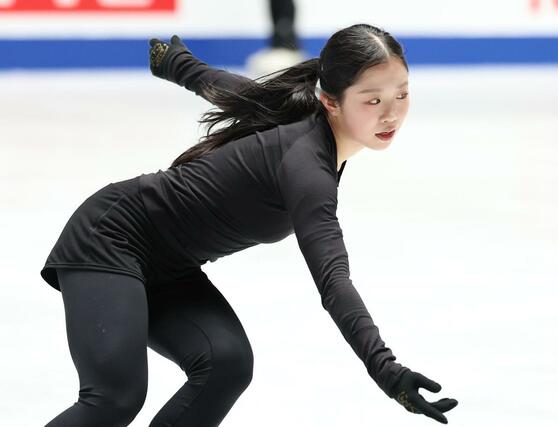 リンクでフリーの練習をする中井亜美＝２０日、国立代々木競技場