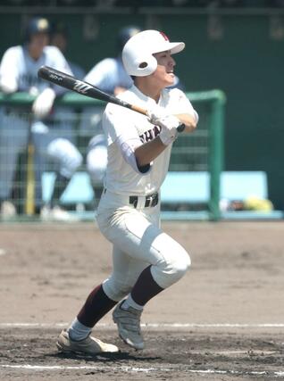 新潟商－新潟明訓　２回新潟商２死二塁、吉田陽が適時打を放ち１－０＝五十公野運動公園野球場