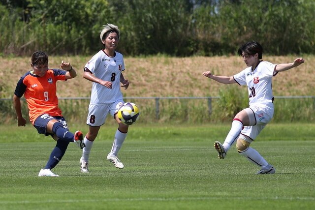 2点目、FW山本結菜へ絶好のパスを送るFW川澄奈穂美