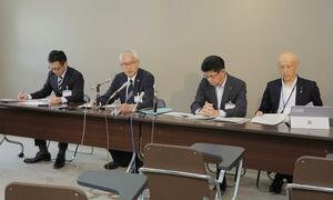 過去最大の赤字となった県立病院の決算発表=5月29日、県庁