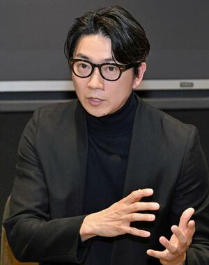 取材に応じるネットフリックスの坂本和隆バイスプレジデント=東京都港区