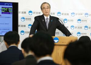 福島第１原発を視察した所感などについて述べる花角英世知事＝１９日、県庁