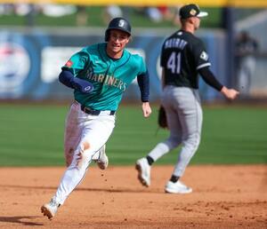 　エマーソン内野手（左）＝２月（ゲッティ＝共同）