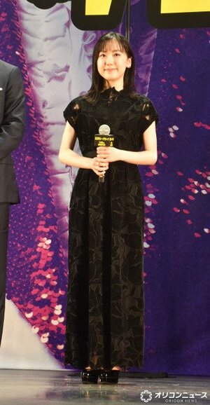 黒のシックなドレス姿で登場した芦田愛菜 (C)ORICON NewS inc.