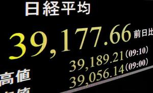 3万9000円を回復した日経平均株価を示すモニター=26日午前、東京・東新橋