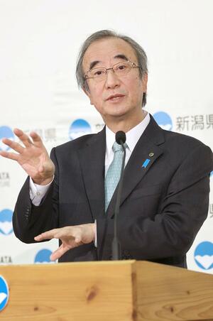 中越地震から20年が経過したことへの所感を語る花角英世知事=10月23日、県庁