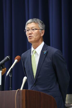 3期目を目指し、立候補を表明した桜井雅浩・柏崎市長=8月31日、柏崎市西本町3