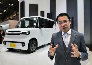 取材に応じるBYD日本法人の劉学亮社長=29日午前、東京都江東区