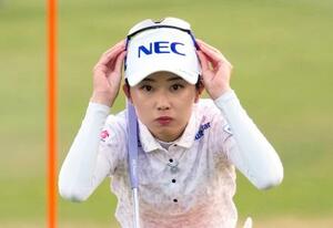 第2日、通算7アンダーで2位の安田祐香=石坂GC