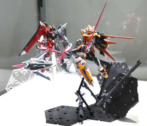 展示されているガンダムのプラモデル=9月14日、長岡市喜多町