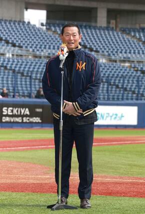 就任のあいさつをする桑田真澄CBO=エコスタ