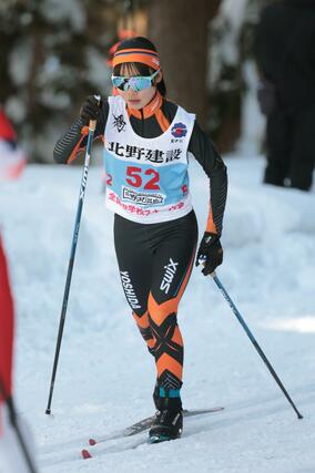 女子３キロクラシカル　２４位の柳明依菜（十日町吉田）＝長野県野沢温泉村