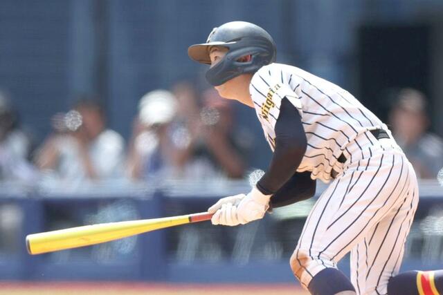 新潟産大付-帝京長岡 3回帝京長岡2死二塁、酒井亮太が適時打を放ち3-0=7月24日、新潟市中央区長潟のハードオフ・エコスタジアム