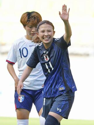日本－台湾　前半、チーム２点目のゴールを決め、喜ぶ滝川（１１）＝水原（共同）