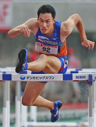 男子１１０メートル障害　８位の町亮汰（サトウ食品新潟アルビレックスＲＣ）＝デンカビッグスワン