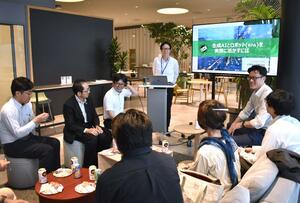 イノベーションサロンで開かれたソリマチ経営の勉強会。企業発の活用促進が課題だ