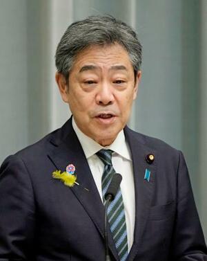 記者会見する青木官房副長官=2日午前、首相官邸