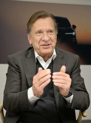 　インタビューに答えるボルボ・カーのサミュエルソンＣＥＯ＝ストックホルム（共同）