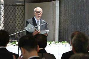 「平和の礎」追悼式で「平和の語り部」として当時を振り返った金井勲・県連合遺族会副会長=13日、新潟市中央区
