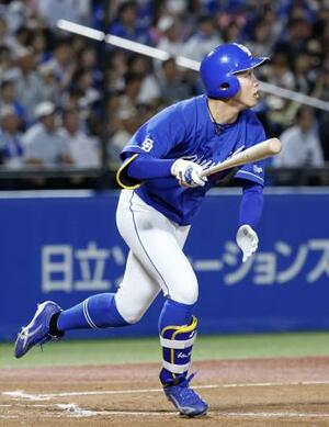 2回中日2死二塁、岡林が右越えに先制2ランを放つ=神宮