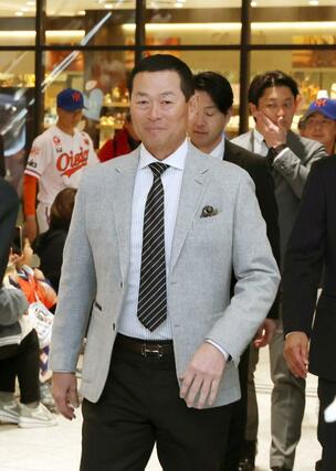 出陣式でファンの前に登場した桑田真澄ＣＢＯ＝１２日、新潟市中央区