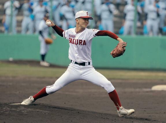 新潟明訓－村上桜ヶ丘　村上桜ヶ丘の先発渡邊航＝新発田市五十公野運動公園野球場