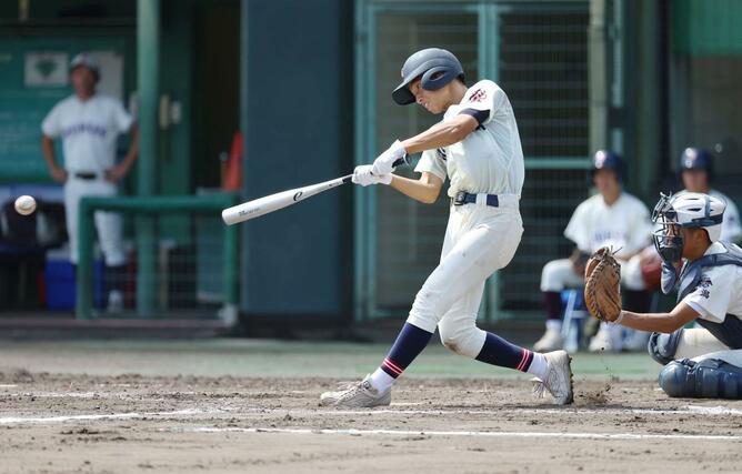 8回新潟2死二・三塁、武田知也が適時打を放ち5-3とリードを広げる