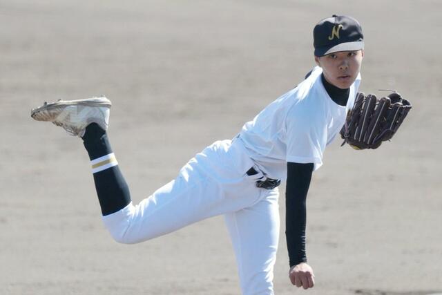 新津工－新発田農　新津工の先発石川太弥＝みどりと森の運動公園野球場