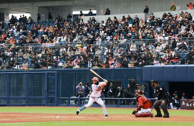 楽天－オイシックス　大勢の観客とホーム開幕を迎えたエコスタ＝エコスタ