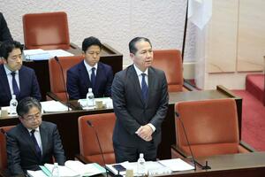県議会連合委員会に参考人として出席した経済産業省資源エネルギー庁の村瀬佳史長官=2025年3月14日、新潟県議会