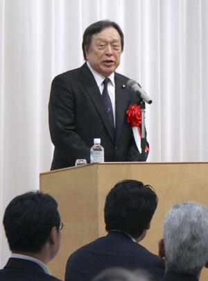 講演する自民党の浜田靖一国対委員長=6月9日、新潟県長岡市
