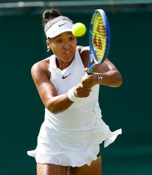 　女子シングルス１回戦でプレーする大坂なおみ＝ウィンブルドン（共同）