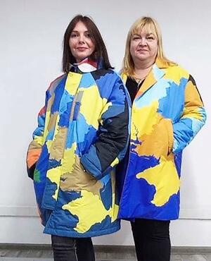 　ミラノ・コルティナ冬季パラリンピックでウクライナ代表選手が着る予定だったユニホーム。同国の地図が描かれており、ＩＰＣが不許可とした（ウクライナ・パラリンピック委員会提供、共同）