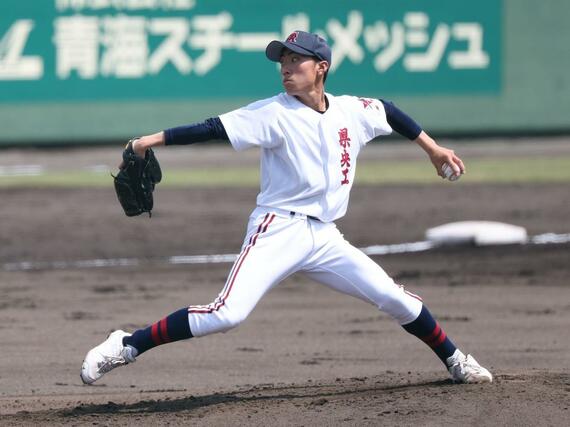 柏崎－県央工　県央工の先発大橋佳尚＝２８日、長岡市悠久山球場