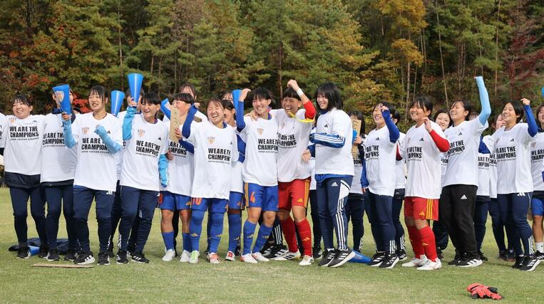 優勝を喜ぶ開志学園ＪＳＣ＝新発田市