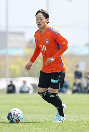 練習試合で約９カ月ぶりに実戦復帰したＭＦ星雄次＝１９日、聖籠町