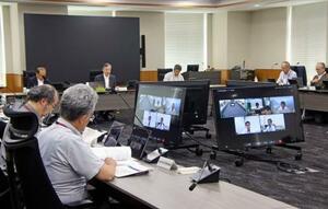 文科省で開かれた火山調査委員会の定例会合=23日午後