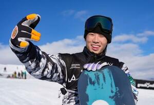 スロープスタイル第2戦男子で、自己最高となる2位に入り笑顔の木村悠斗=ラークス(共同)