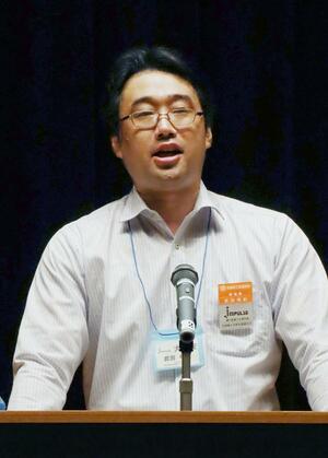 商工会青年部の主張発表県大会で最優秀賞に選ばれた大浦安商工会の武田明則さん=佐渡市両津夷