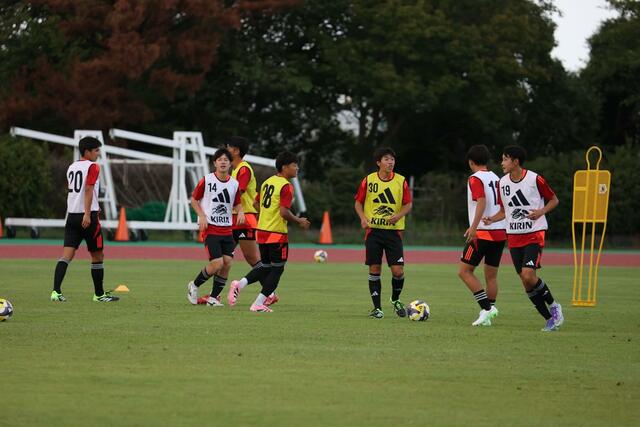 練習するU-17日本代表