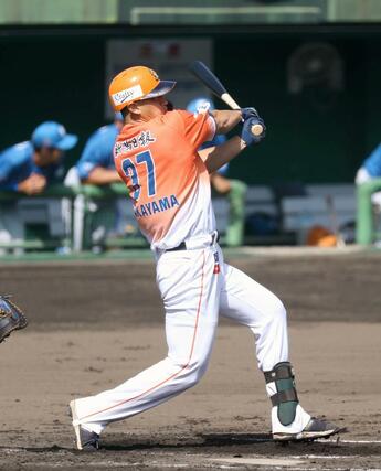 新潟-日ハム 1回1死一、三塁、中山翔太が同点の適時打を放ち1-1