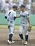 新潟明訓-東京学館 7回裏途中、新潟明訓の先発・田村洸太郎(右)から新保倫太郎に交代=9月6日、新発田市五十公野公園野球場