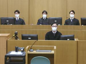 渡辺健被告に判決が言い渡された新潟地裁１０１号法廷＝２２日